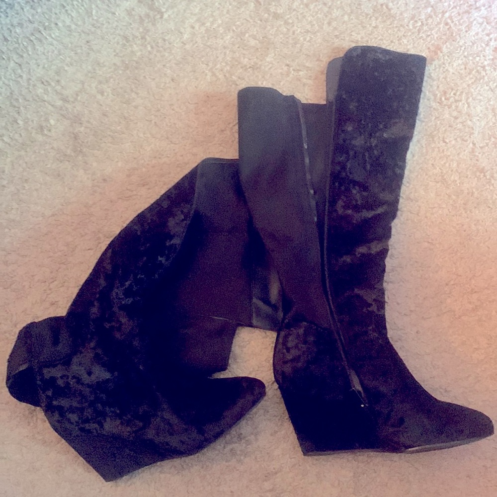 Wedge boot wide size 9